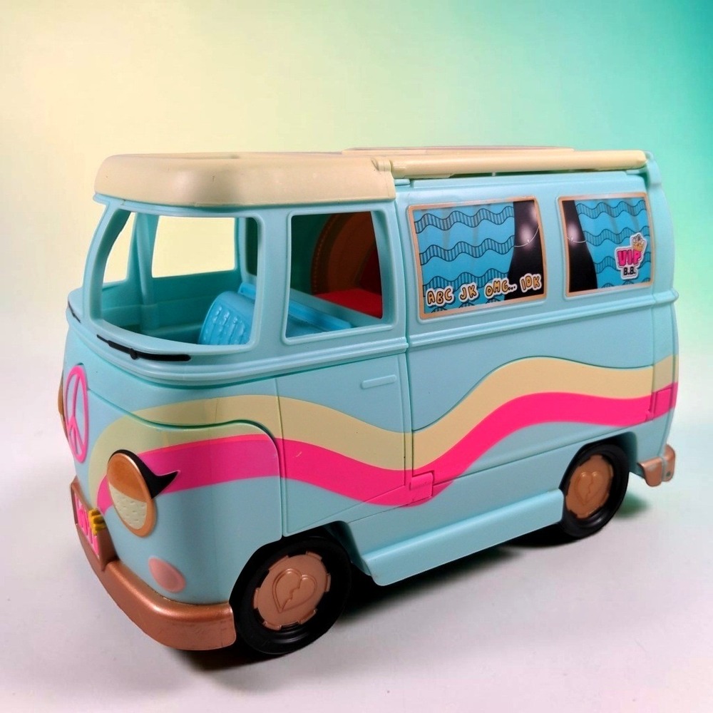 MGA LOL Surprise Grill & Groove Camper 5-in-1 Transforming Vehicle Playset 2022